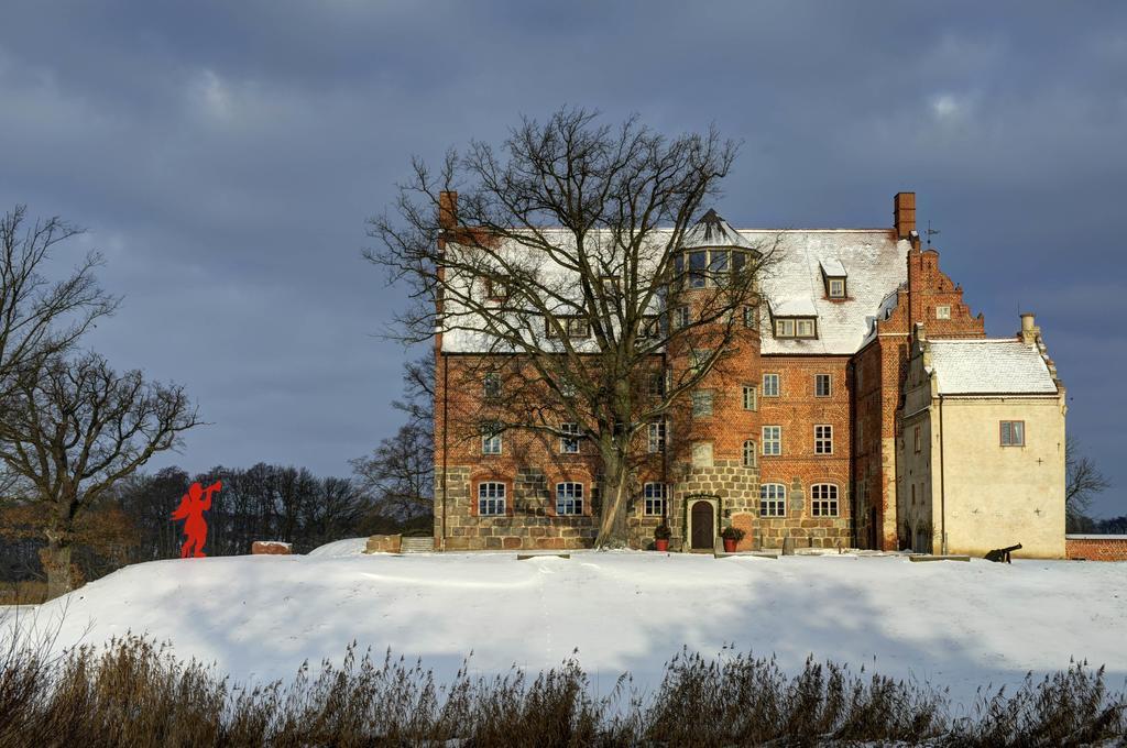 Hotel Schloss & Gut Ulrichshusen Exterior photo