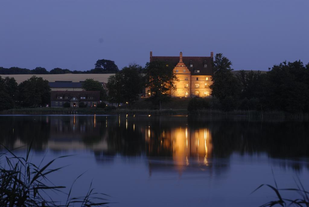 Hotel Schloss & Gut Ulrichshusen Exterior photo