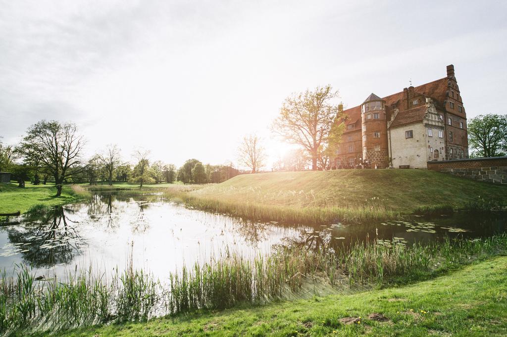 Hotel Schloss & Gut Ulrichshusen Exterior photo